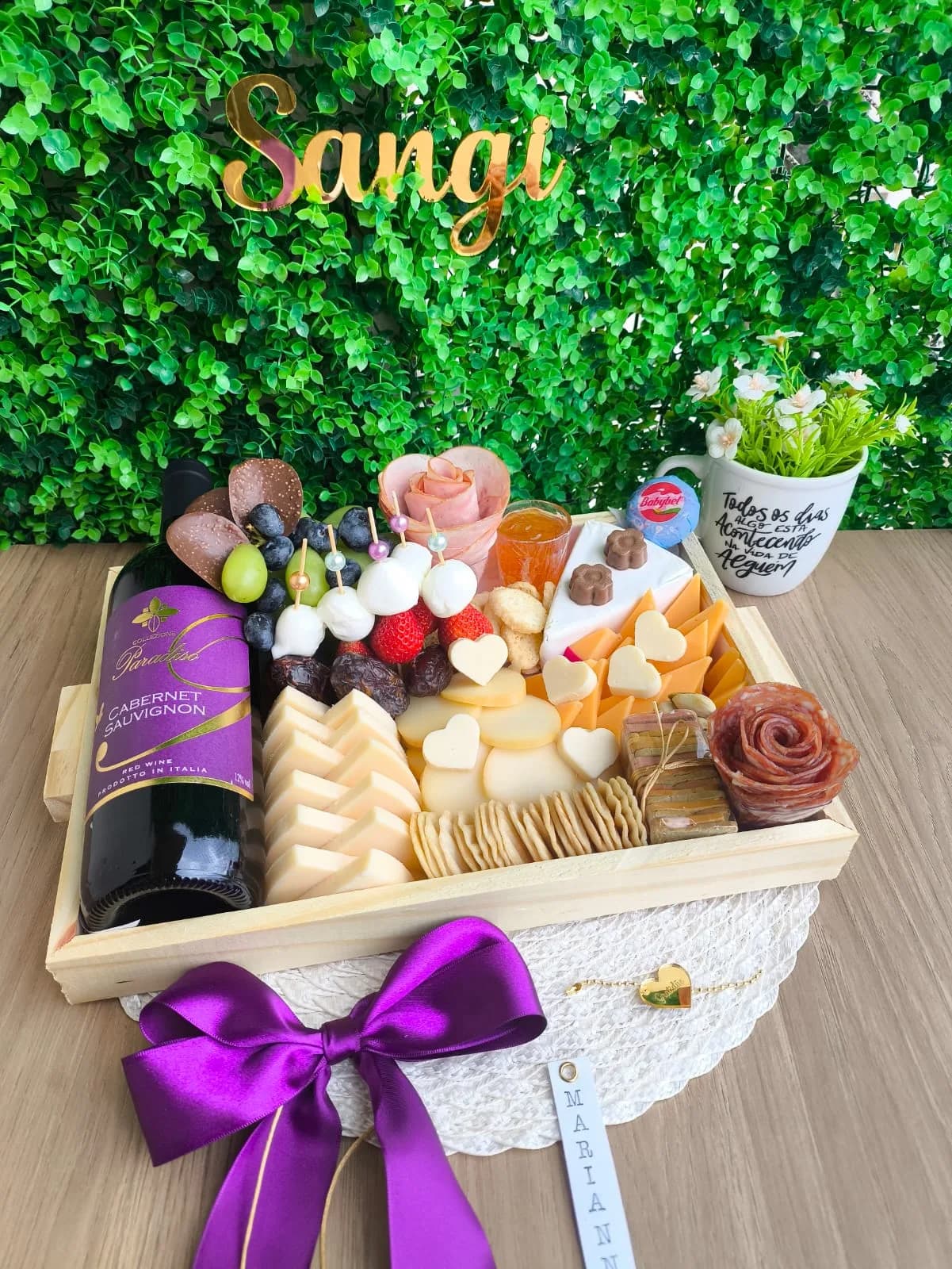 Cesta queijos e vinho