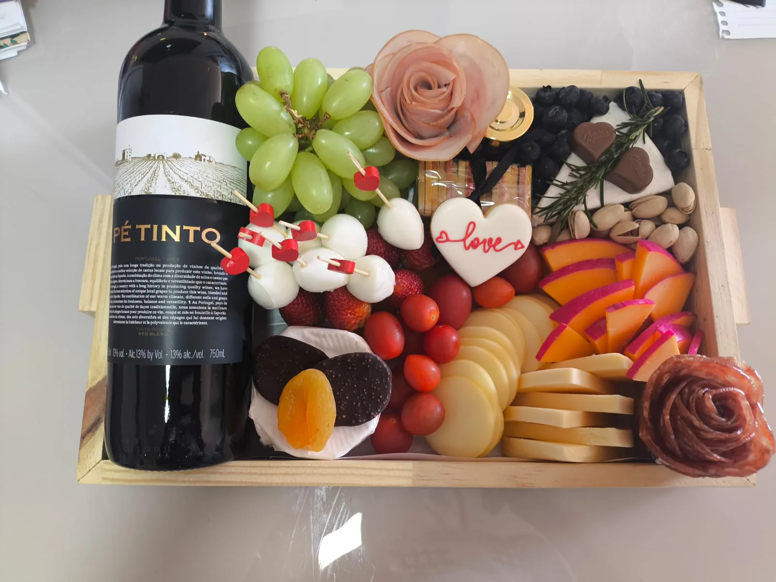 Cesta queijos e vinho